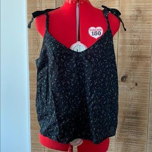 Universal Thread Top